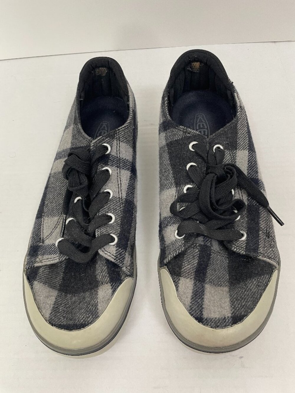 Keen Elsa III Plaid Sneaker Black & Gray Size: 9.5